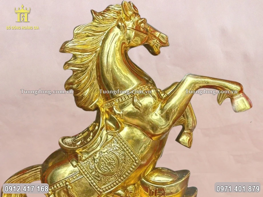 Toàn bộ bề mặt được mạ vàng 24K sang trọng